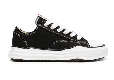 Guíbts Low-Top Sneaker